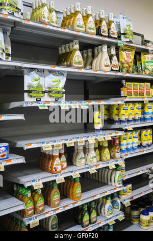 Leere Supermarkt Regale Stockfoto