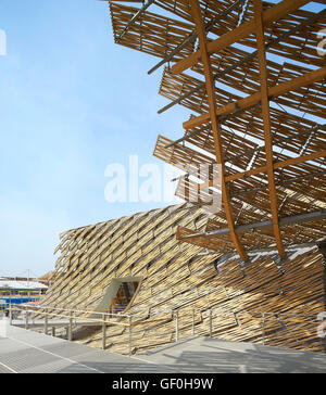 Dach-Detail mit Bambus Platten auf Pavillon Terrasse. Mailand EXPO 2015, China-Pavillon, Mailand, Italien. Architekt: Studio Link-Bogen mit der Tsinghua Universität, 2015. Stockfoto