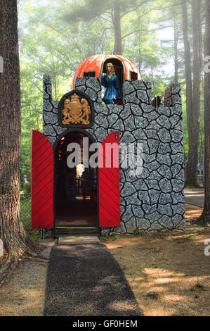 Lake George, New York, USA. Juli, 24,2016. Magic Forest, ein Kinder Märchen Themen-Vergnügungspark in den Wäldern von See Stockfoto