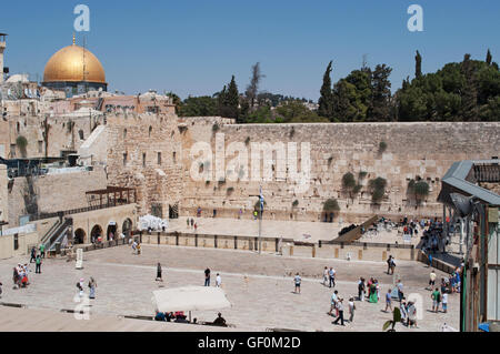 Jerusalem: Klagemauer, der heiligste Platz für Juden zu beten, und die Haube des Felsens, islamischer Schrein am Tempelberg Stockfoto