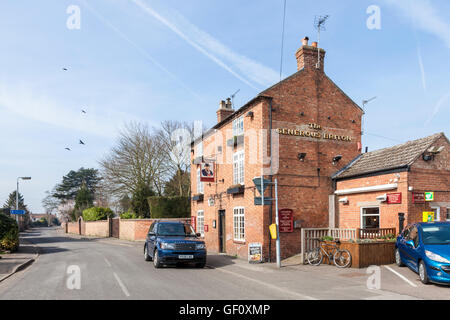 Der großzügige Brite Pub auf der Hauptstraße in das Dorf Costock, Nottinghamshire, England, UK Stockfoto