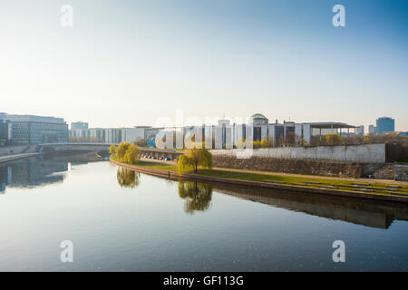 Spreebogenpark und Regierungsgebäude, Berlin, Deutsch Stockfoto