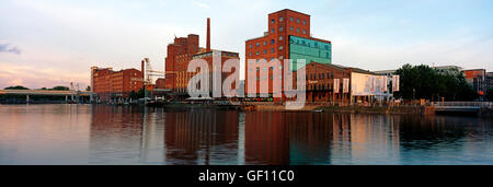 Ehemaligen Lagerhallen, Innenhafen, Duisburg, Deutschland Stockfoto