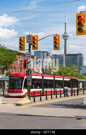 Toronto, Kanada - 2. Juli 2016: Straßenbahn Toronto wird betrieben von der Toronto Transit Kommission (TTC). Stockfoto