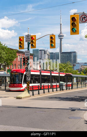 Toronto, Kanada - 2. Juli 2016: Straßenbahn Toronto wird betrieben von der Toronto Transit Kommission (TTC). Stockfoto