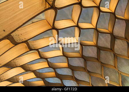 Chicago, USA - Mai 2015. Kurvenreiche Holzpavillon im Lincoln Park Zoo. Stockfoto