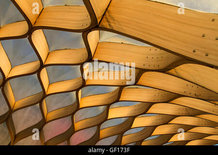 Chicago, USA - Mai 2015. Kurvenreiche Holzpavillon in Chicagos Lincoln Park Zoo; eine Skulptur von Studio Gang Architektur. Stockfoto