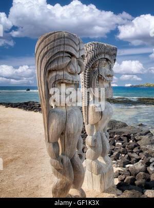 Totems an Pu'uhonua O Hōnaunau nationaler historischer Park, Hawai ' i (The Big Island) Stockfoto