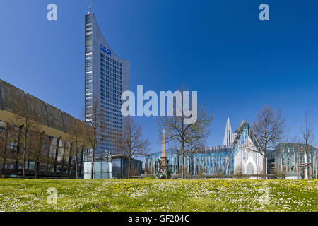 Augustusplatz mit Wolkenkratzer der Stadt, neue Augusteum, Mendebrunnen, Leipzig, Deutschland Stockfoto