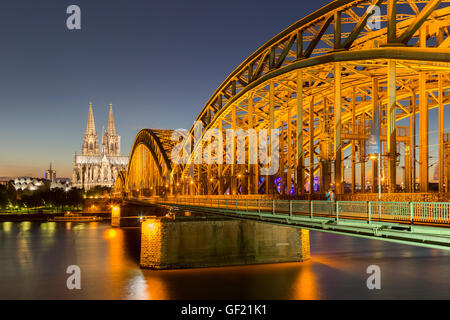 Kölner Dom und Hohenzollernbrücke, Deutschland Stockfoto