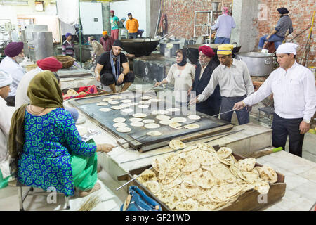 Bangla Sahib Gurudwara, Sikh Haus der Anbetung in Delhi, Indien Stockfoto