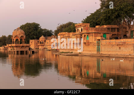 Tempel-Gadi Sagar See Gadisar, Jaisalmer, Rajasthan, Indien Stockfoto