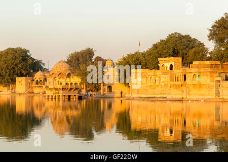 Tempel-Gadi Sagar See Gadisar, Jaisalmer, Rajasthan, Indien Stockfoto