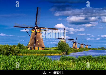 Berühmte historische Windmühlen in Kinderdijk, Holland, Niederlande Stockfoto