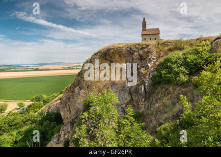 Die Kirche St. Michael Erzengel. Frühe romanische Kirche aus der ersten Hälfte des 11. Jahrhunderts. Drazovce, Nitra, Slowakei. Stockfoto