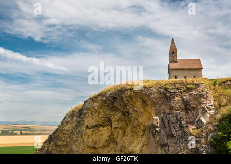 Die Kirche St. Michael Erzengel. Frühe romanische Kirche aus der ersten Hälfte des 11. Jahrhunderts. Drazovce, Nitra, Slowakei. Stockfoto