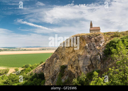 Die Kirche St. Michael Erzengel. Frühe romanische Kirche aus der ersten Hälfte des 11. Jahrhunderts. Drazovce, Nitra, Slowakei. Stockfoto