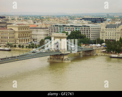 Széchenyi Kettenbrücke ist eine Hängebrücke, die die Donau zwischen Buda und Pest, die westlichen und östlichen Seiten umfasst Stockfoto