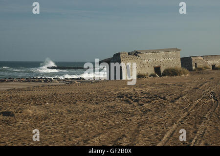 Auch heute noch diese Bunker aus dem 2. Weltkrieg auf den Strand von Thyborøn in Dänemark. Stockfoto