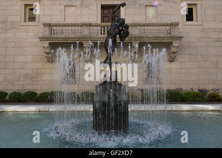 Ein Blick auf den Brunnen im Innenhof der Boston Public Library am Copley Square in Boston, Massachusetts. Stockfoto