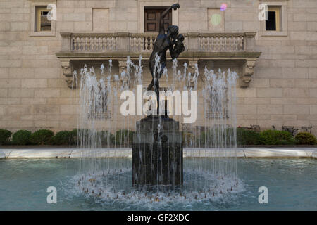 Ein Blick auf den Brunnen im Innenhof der Boston Public Library am Copley Square in Boston, Massachusetts. Stockfoto