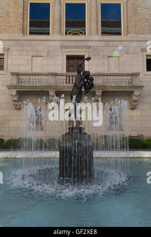 Ein Blick auf den Brunnen im Innenhof der Boston Public Library am Copley Square in Boston, Massachusetts. Stockfoto