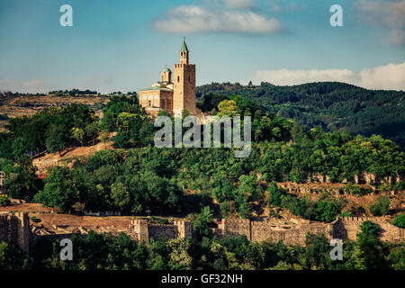 Ansicht der Festung Zarewez in Veliko Tarnovo, eine Stadt im Norden Zentralbulgarien Stockfoto