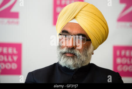 München, Deutschland. 28. Juli 2016. Gurjit Singh, indischer Botschafter in Deutschland, besucht eine Pressekonferenz zur Präsentation der Bollywood-Kanal "Zee.One" im Hotel Bayerischer Hof in München, Deutschland, 28. Juli 2016. Foto: MATTHIAS BALK/Dpa/Alamy Live-Nachrichten Stockfoto