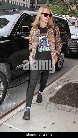 New York, USA. 28. Juli 2016. Cara Delevingne in New York, New York auf 28. Juli 2016 zu sehen. Bildnachweis: Rainmaker Foto/MediaPunch Credit: MediaPunch Inc/Alamy Live-Nachrichten Stockfoto