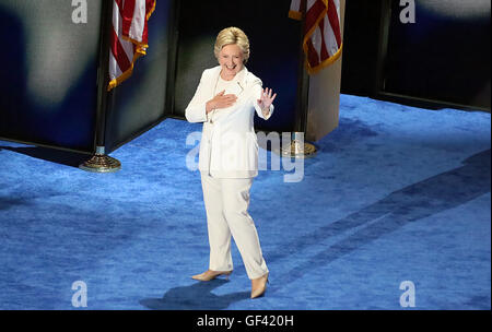 Philadelphia, USA. 28. Juli 2016. PHILADELPHIA, PA - 28 Juli: Hillary Clinton abgebildet auf der Democratic National Convention 2016 4.Tag an das Wells Fargo Center in Philadelphia, Pennsylvania am 28. Juli 2016. Bildnachweis: Star Shooter/MediaPunch Credit: MediaPunch Inc/Alamy Live-Nachrichten Stockfoto