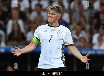 Marseille, Frankreich. 7. Juli 2016. Bastian Schweinsteiger Deutschlands reagiert während der UEFA EURO 2016 Semi final Fußballspiel zwischen Deutschland und Frankreich im Stade Velodrome in Marseille, Frankreich, 7. Juli 2016. Foto: Peter Kneffel/Dpa/Alamy Live News Stockfoto