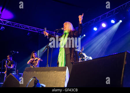 Sidmouth Folk Week, Sidmouth, Devon, 28. Juli 16 Sänger Maddie Prior von Elektro-Folk-Band Steeleye Span headline Sidmouth Folk Festival im Zentrum Stadt Ham Festzelt. © Tony Charnock, Alamy LiveNews Stockfoto