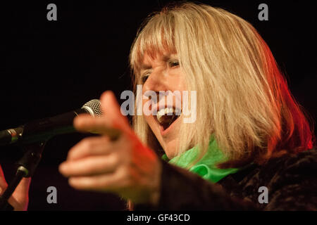 Sidmouth Folk Week, Sidmouth, Devon, 28. Juli 16 Sänger Maddie Prior von Elektro-Folk-Band Steeleye Span headline Sidmouth Folk Festival im Zentrum Stadt Ham Festzelt. © Tony Charnock, Alamy LiveNews Stockfoto