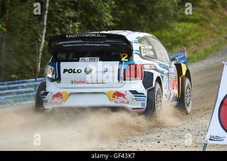 Jyväskylä, Finnland. 29. Juli 2016. Jari-Matti Latvala Finnlands und Miikka Anttila Finnlands in Aktion während der SS6 von Neste Rally Finnland 2016 in ihren Volkswagen Polo R WRC Team Volkswagen Motorsport am 29. Juli 2016 in Jyväskylä, Finnland Stockfoto