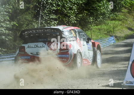 Jyväskylä, Finnland. 29. Juli 2016. Craig Breen Irlands und Scott Martin von Großbritannien in Aktion während der SS6 von Neste Rally Finnland 2016 in ihre Citroe? n DS3 WRC Team Abu Dhabi Total World Rally Team am 29. Juli 2016 in Jyväskylä, Finnland Stockfoto