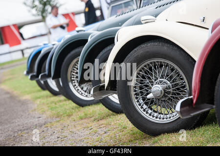 Silverstone, Northamptonshire, UK. 29. Juli 2016. Silverstone Classic 2016 in Silverstone in Northamptonshire. Morgan Besitzer Clubcar Anzeige bei der Silverstone Classic Credit: Steven Reh/Alamy Live News Stockfoto