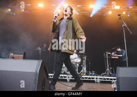 Matlock, UK. 29. Juli 2016. Rowan Bastable, Nathan Hill, Ryan Hill, Andy Hurst und Tom Wells der Indie-pop-Band, "Kassassin Straße" Höchstleistungen YNOT Festival, Matlock, UK, 2016 Credit: Myles Wright/ZUMA Draht/Alamy Live News Stockfoto