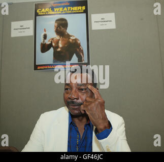 London UK 29. Juli 2016 Carl Weathers Schauspieler am bekanntesten für seine Rolle als Apollo Creed in den Filmen Rocky und Rocky II wurde an der London Film and Comic Con 2016 er war begrüßt interview und Fragen zu beantworten und Fotos an seine Fans unterzeichnet. @ Paul Quezada-Neiman/Alamy Live News Bildnachweis: Paul Quezada-Neiman/Alamy Live News Stockfoto