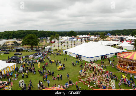 Bolesworth, Cheshire, UK. 29. Juli 2016. Einen Panoramablick über die Website. Die Veranstaltung ist die Idee von Chris Evans und Funktionen 3 Tage von Autos, Musik und Unterhaltung mit einem Gewinn an die Stiftung Kinder in Not gespendet. Bildnachweis: Andrew Paterson/Alamy Live-Nachrichten Stockfoto