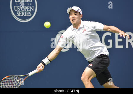 Toronto, Ontario, Kanada. 29. Juli 2016. Viertelfinal-Match zwischen Grigor Dimitrov Bulgariens gegen Kei Nishikori Japans im Aviva Center in Toronto. Nishikori gibt den Ball zurück. Bildnachweis: Joao Luiz De Franco/ZUMA Draht/Alamy Live-Nachrichten Stockfoto