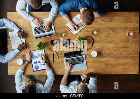 Arbeiten im Büro Stockfoto