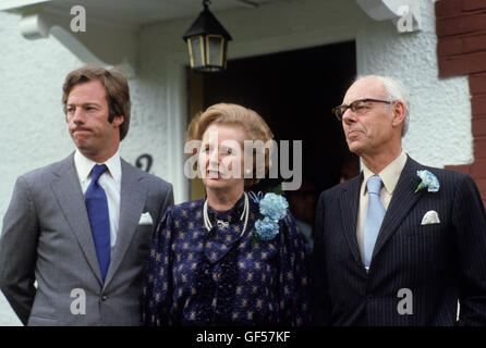 Familienähnlichkeit Margaret Thatcher Mark Thatcher Denis Thatcher außerhalb Flut Straße home London 1983 1980 s HOMER SYKES Stockfoto