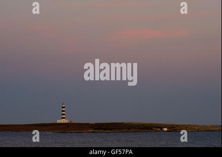 Illa de l'aire und Leuchtturm in Menorca, Balearen, Spanien. Stockfoto