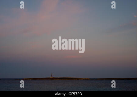 Illa de l'aire und Leuchtturm in Menorca, Balearen, Spanien. Stockfoto