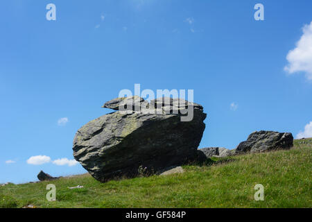 Bei Findlinge am Südhang des Ingleborough, die größte Sammlung von Findlinge in Großbritannien. Stockfoto