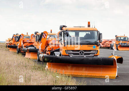 Schneepflug LKW warten winter Stockfoto