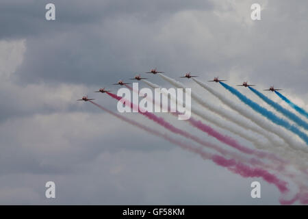 Patrouille de France Demo Team tagsüber Royal niederländischen Luftwaffe am 15. Juni 2013 in Volkel, Niederlande. Stockfoto