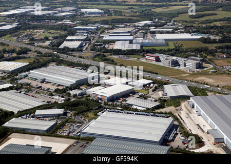 Luftaufnahme von Normanton Gewerbegebiete bei Ausfahrt 31 der Autobahn M62, Yorkshire, Großbritannien Stockfoto