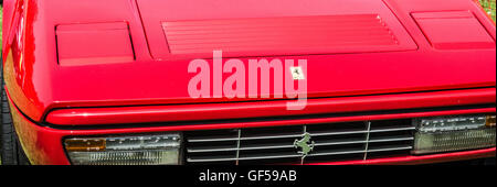 klassische Sportwagen Ferrari macht auf der Straße Ray Boswell Stockfoto