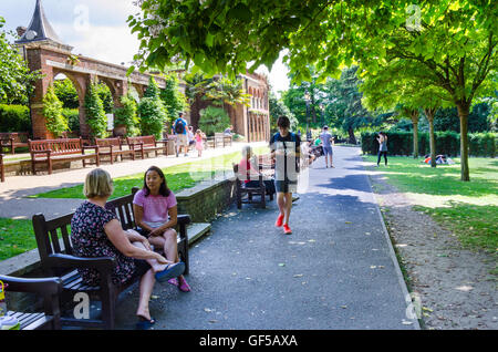 Eine Ansicht oder Holland Park in Kensington, London. Stockfoto
